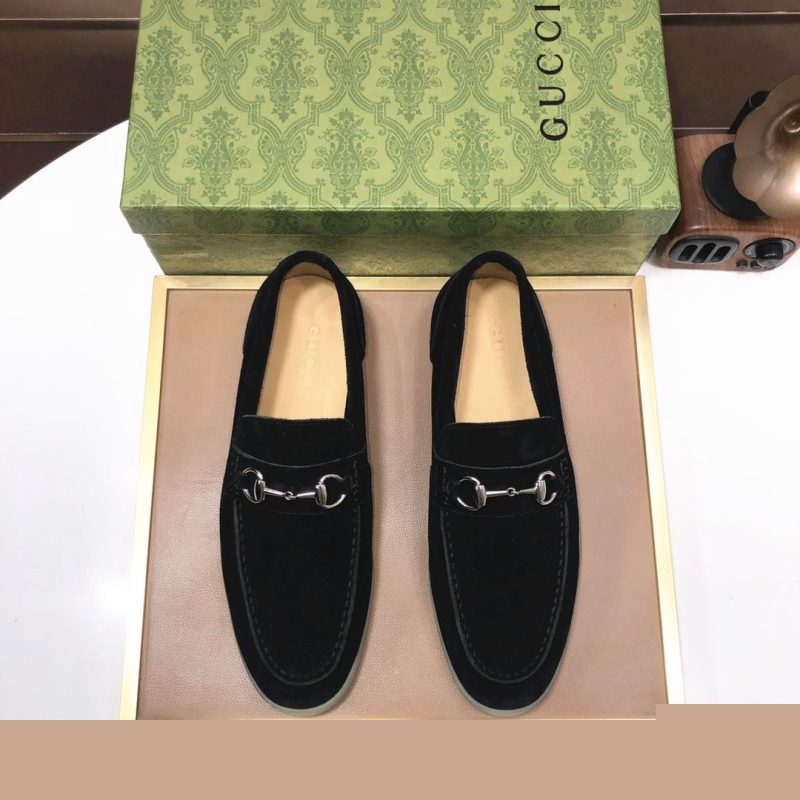 G*u*i leather shoes